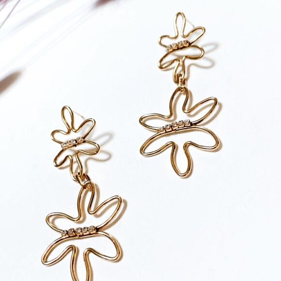 Flower dangle drop earrings in gold #940 - Picture 4 of 7